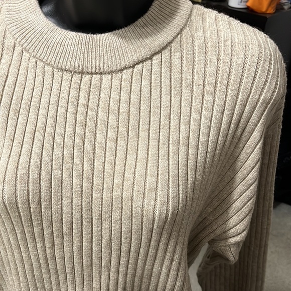 NWOT tan sweater size M/L - Picture 2 of 3